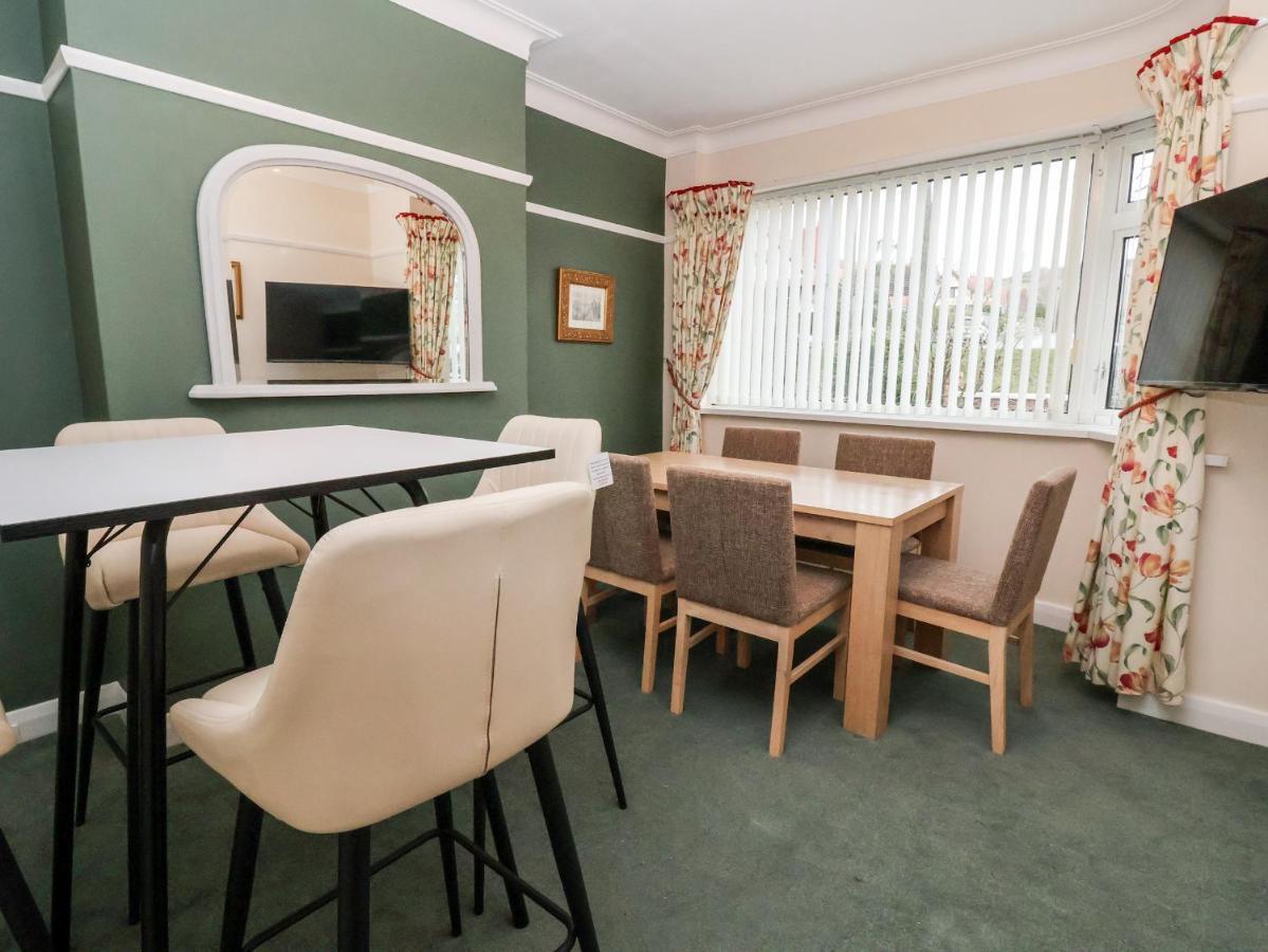 The Hollies Villa Prestatyn Eksteriør bilde